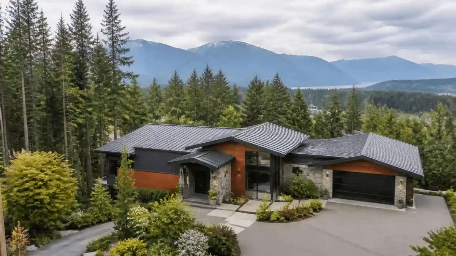 How Lot Size, Parking, and Layout Affect Home Prices in South Burnaby